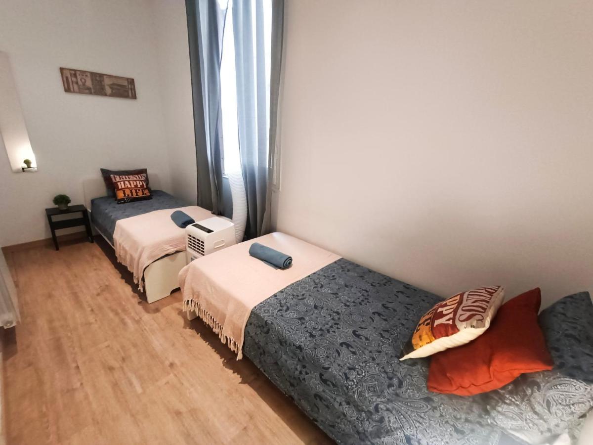 Private Rooms In Born Barcelona Exterior photo